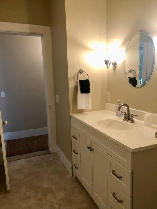 Elegant 2Br Apt W 2 Bathrooms In Historic Hamlet By Berkshires & Hudson Valley, Walk To Restaurants Hillsdale Extérieur photo